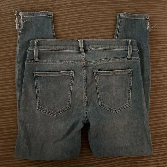 Current Elliott distressed ankle jean 28 - Picture 8 of 9